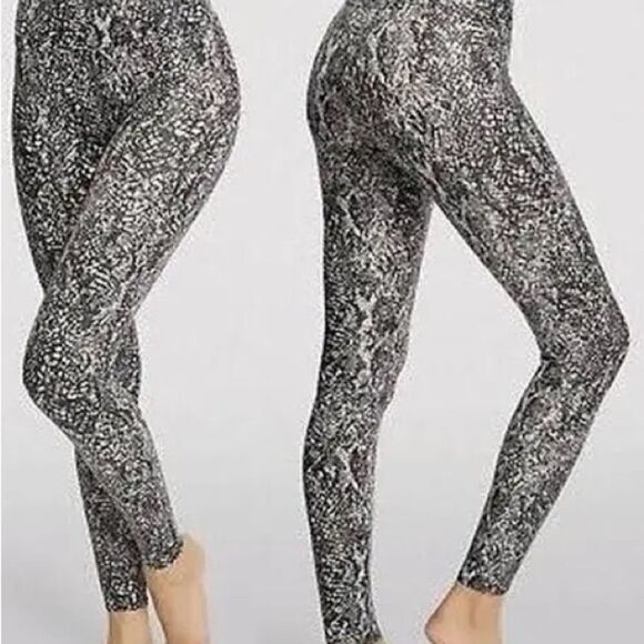 Spanx Faux Leather Snake Shine Leggings Size Medium NWT - Picture 13 of 13